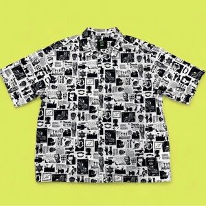 Levi’s x Universal Monsters collab Men’s graphic button up🕸️